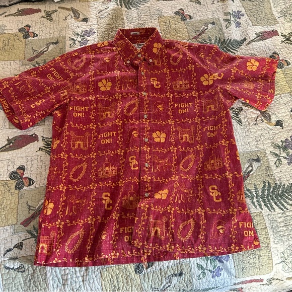 USC alumni Hawaiian shirt featuring school mascot and sights - Picture 3 of 8